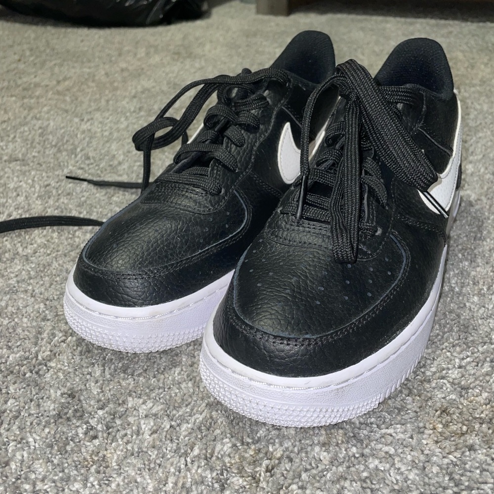 size 7 youth women's nike shoes. worn once